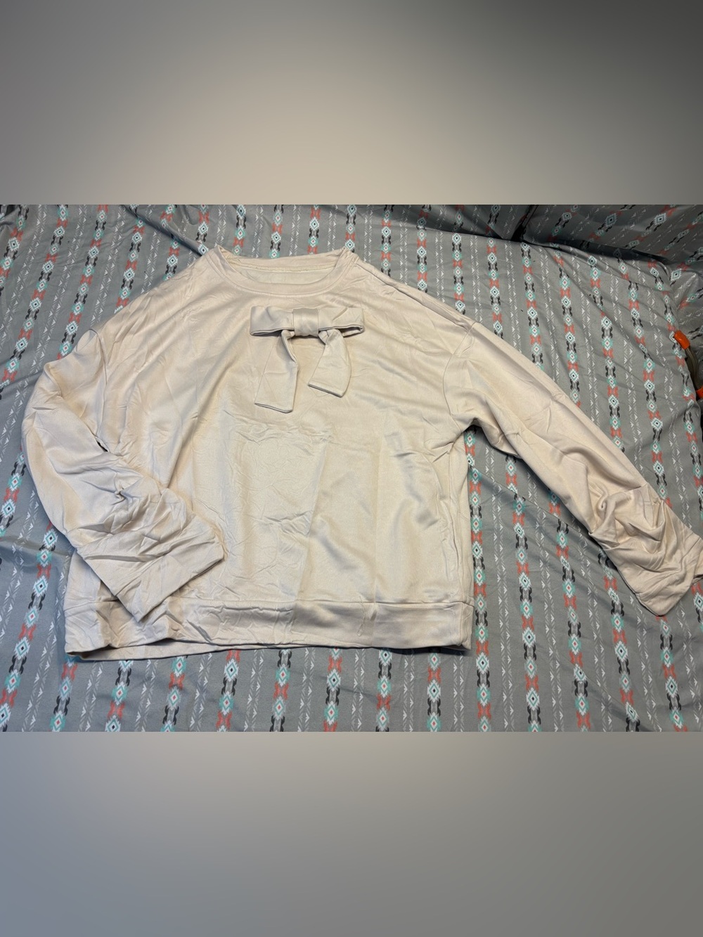 🕸️Cream Bow-Front Sweatshirt